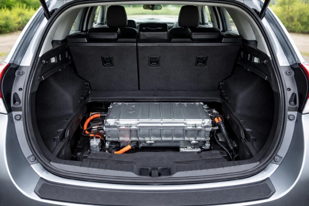 découvrez les meilleurs conseils pour localiser facilement l'emplacement de la batterie de votre toyota auris hybride et assurer son entretien optimal.